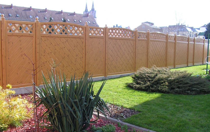 Blickschutz pvc kunststoff im garten in dekor fichte.jpg
