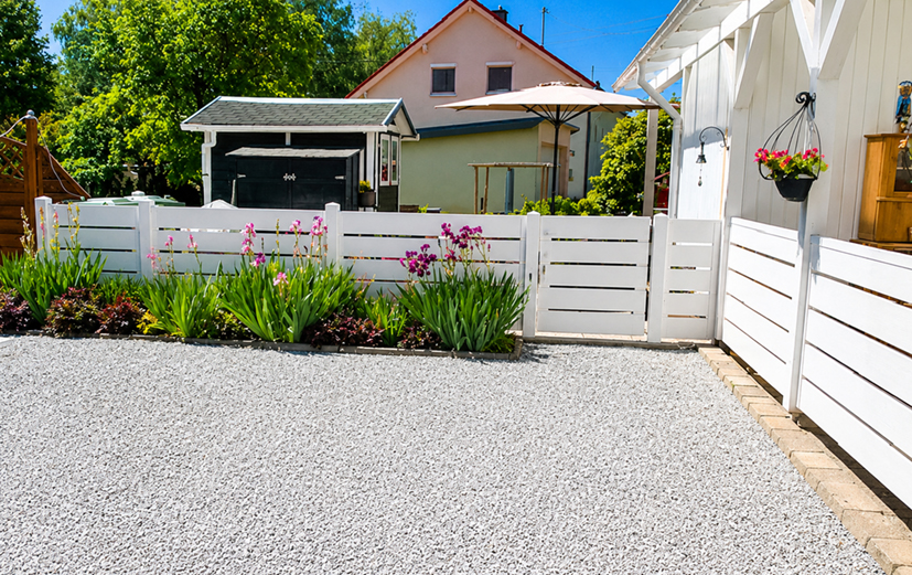 Breite Profile, klare Gartengrenze