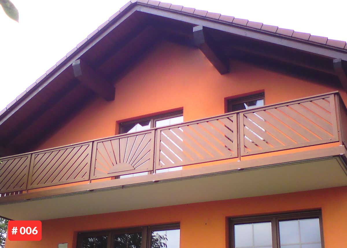 Balkongeländer aus Qualitäts-Kunststoff, stabiles Rahmengeländer mit Sonnenornament in Holzoptik