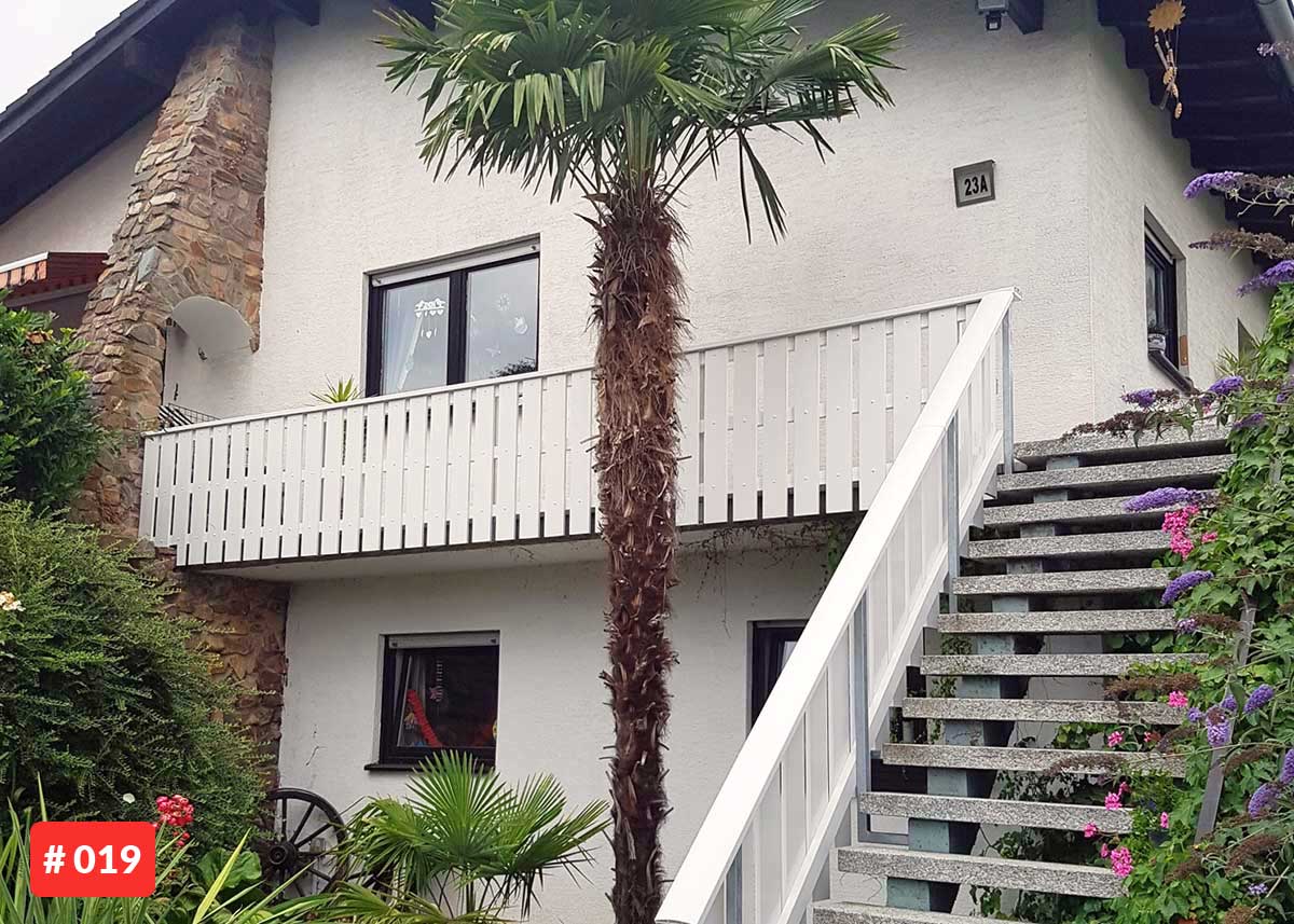 weißes Balkon- und Treppeneländer aus Qualitäts-Kunststoff, stabil und pflegeleicht, auf Maß
