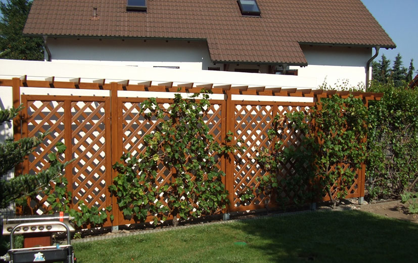 Rankengitterelemente in Holzoptik