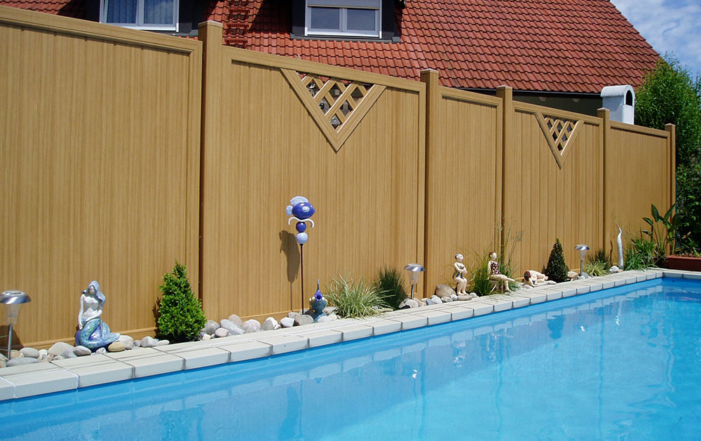 Poollandschaft mit langlebigen Blickschutz