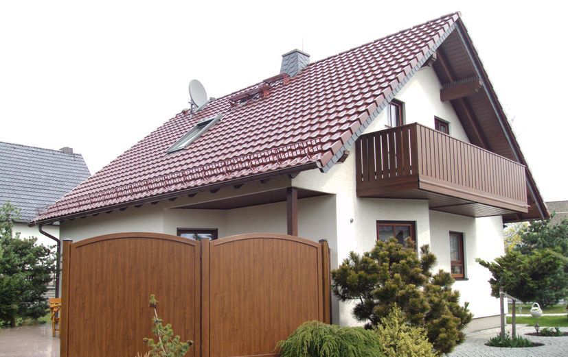 Terrassen-Sichtschutz in Holzoptik
