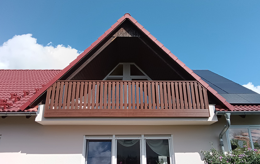 Pflegefreier Balkon in Nussbaum