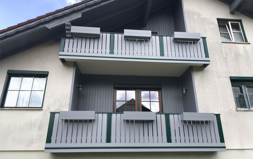 Pflegeleichter Balkon mit Farbspiel