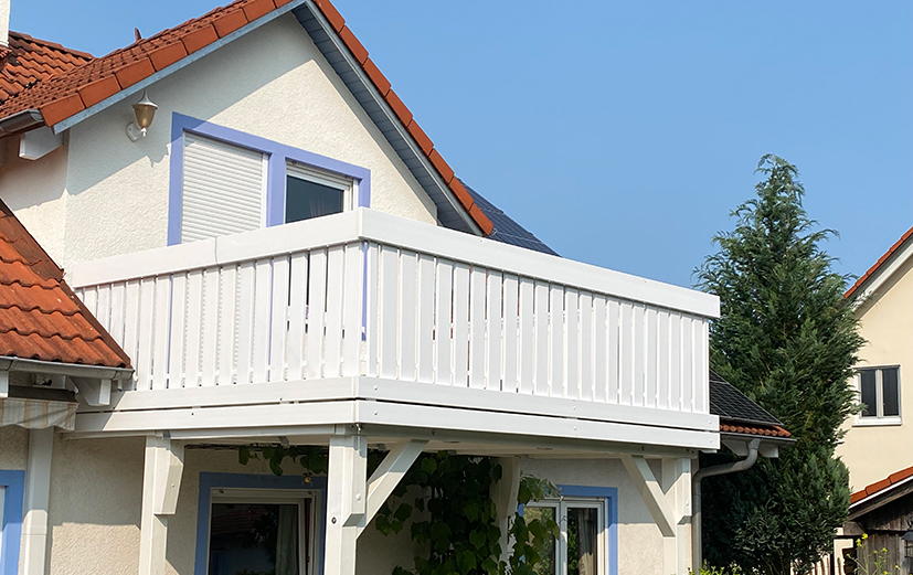 Klares Weiß für stilvolle Balkone