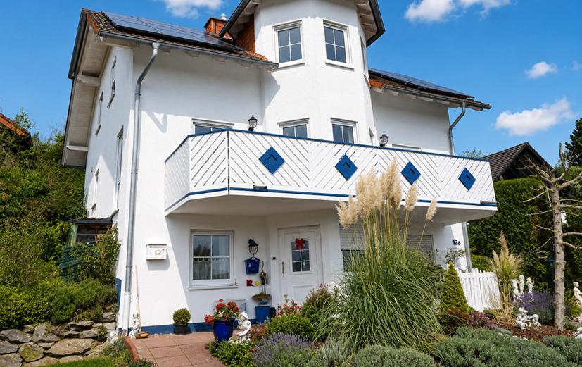 Blau setzt Weiß in Szene