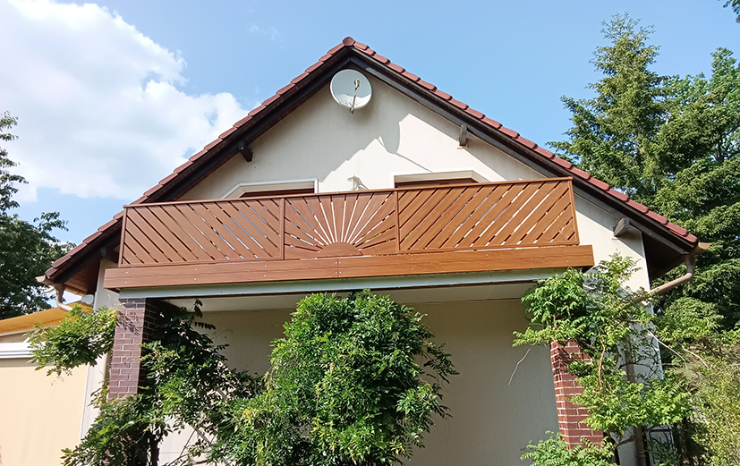 Sonnenmotiv im Balkongeländer