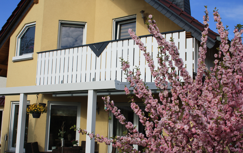 Weiß trifft Anthrazit-Akzent