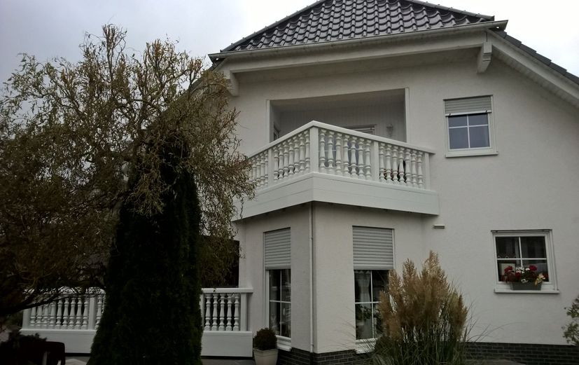 FEWO Kunststoffbau - Zäune, Tore, Geländer auf Maß - Baluster aus