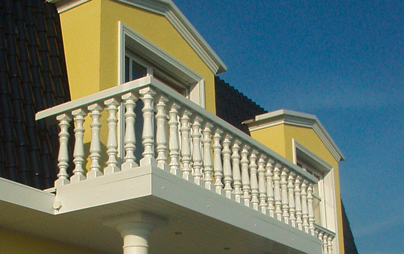 Elegantes Balustradengeländer in Weiß