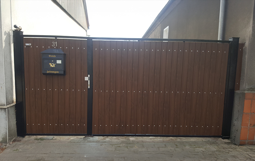 Torverkleidung in echter Handwerksoptik
