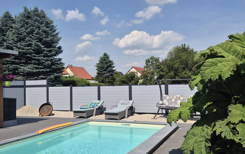 Silbergrau bringt Ruhe an den Pool