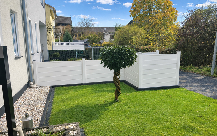 Weiß schafft Ordnung im Vorgarten