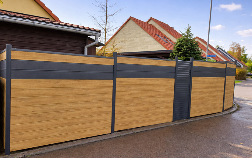 Kontrastzaun mit Designstreifen