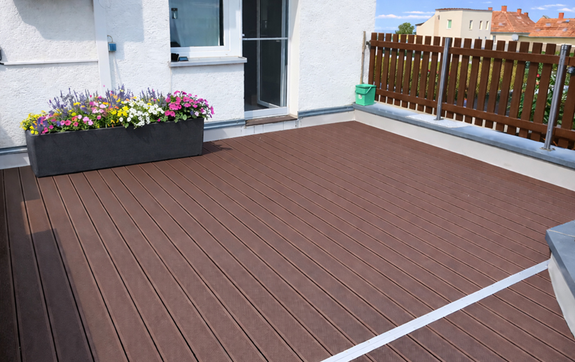 Stilvoller Boden trifft modernes Geländer