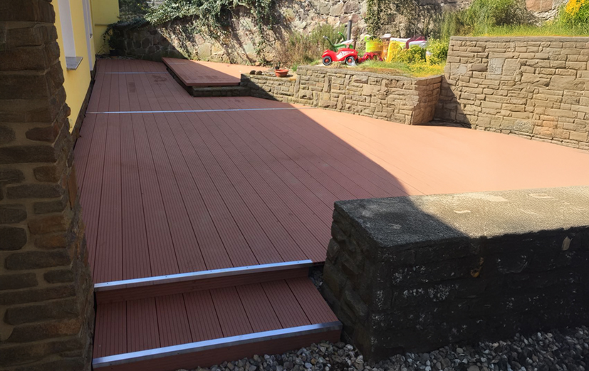 WPC-Fläche mit klaren Kanten