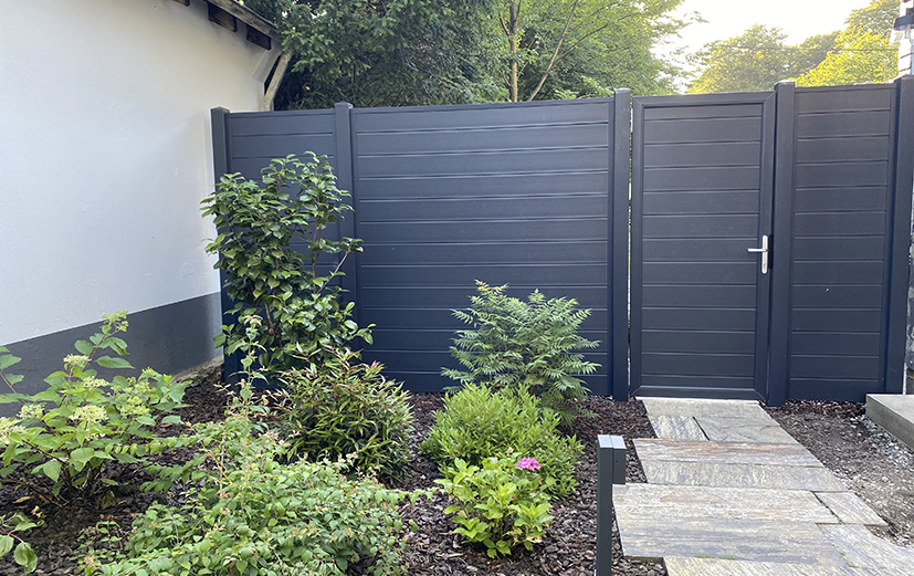 Sichtschutz mit Tür in Anthrazit