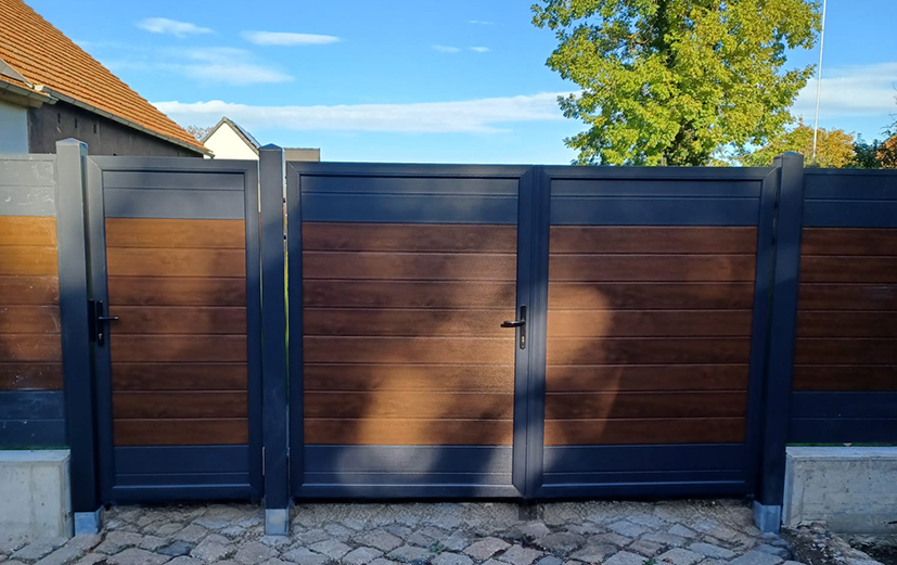 Ein Eingang, der zum Zaun passt