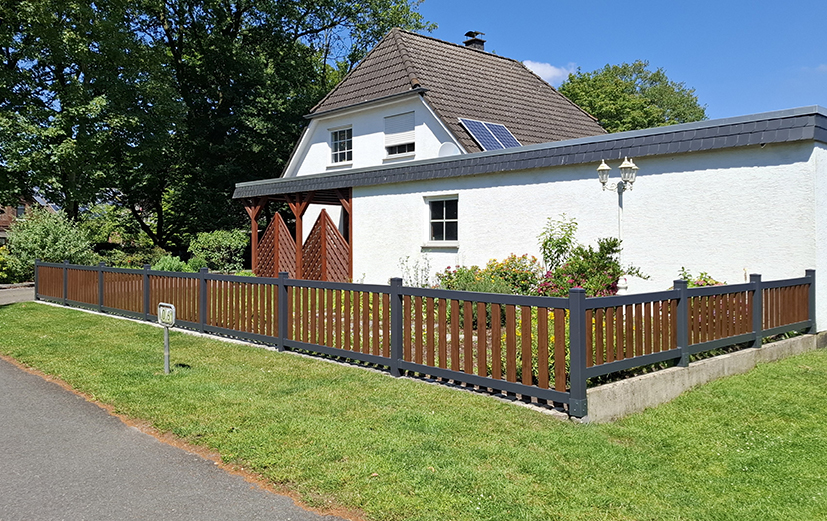 Eleganter Rahmenzaun in zwei Höhen